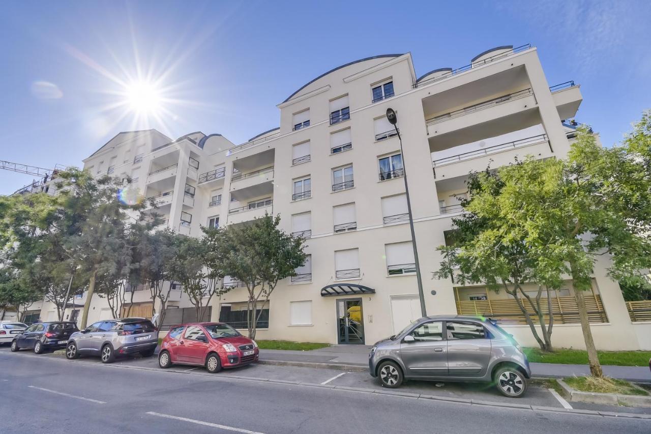 Апартаменты Chic Apart With Parking And Balcony Сержи Экстерьер фото