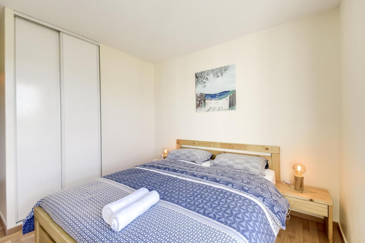 Апартаменты Chic Apart With Parking And Balcony Сержи Экстерьер фото