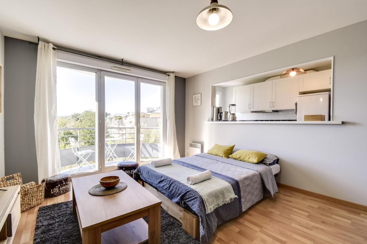 Апартаменты Chic Apart With Parking And Balcony Сержи Экстерьер фото
